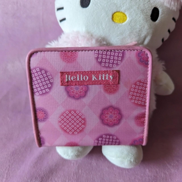 hello kitty wallet pink Japan outfit design - Picture 5 of 5